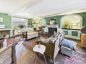 Sitting Room- click for photo gallery